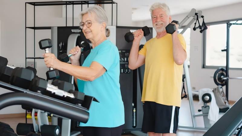 How Seniors Can Choose the Right Gym Classes and Equipment